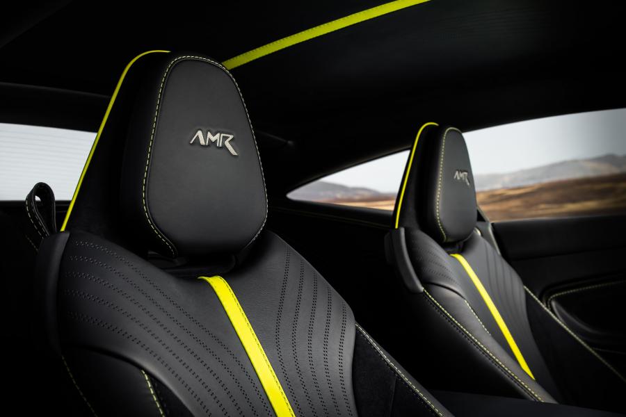 Детали интерьера Aston Martin DB11 AMR Signature Edition 2018 года  (WW) (фото 7 из 43)